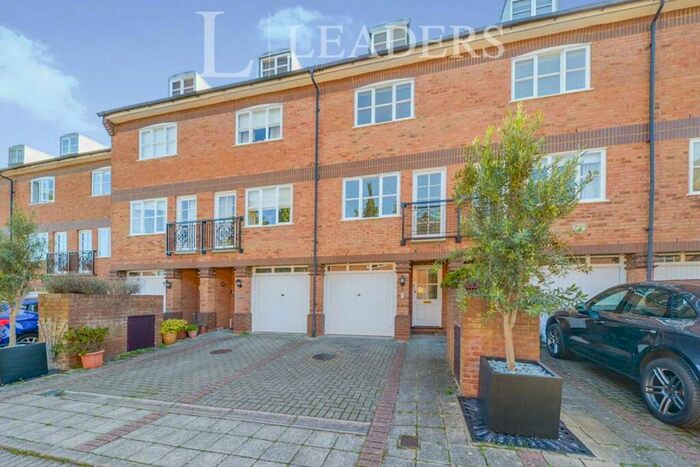 3 Bedroom Terraced House To Rent In Bowes Lyon Mews, AL3