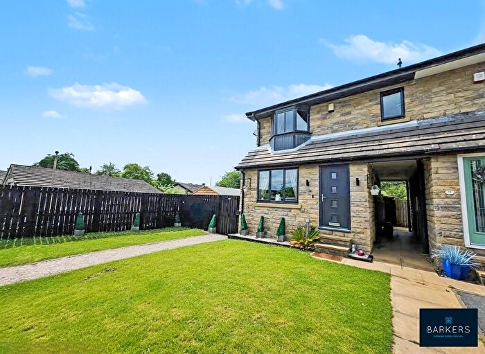2 Bedroom Town House For Sale In Weavers Croft, Rawfolds, Cleckheaton, BD19