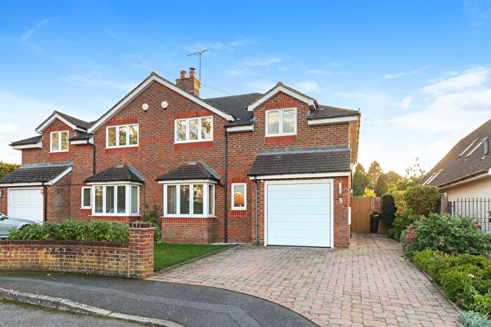 4 Bedroom Semi Detached House For Sale In Homefield, Bovingdon, HP3