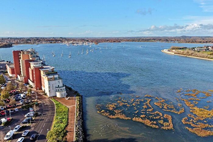 2 Bedroom Flat For Sale In Lifeboat Quay, Poole, BH15