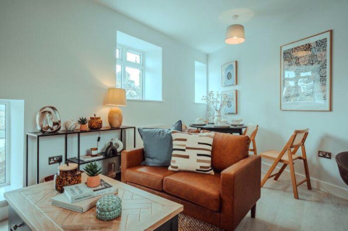 2 Bedroom Cottage For Sale In Railway Road, Ilkley, LS29