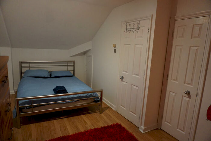 2 Bedroom Apartment To Rent In Langtons Wharf, Leeds, West Yorkshire, LS2
