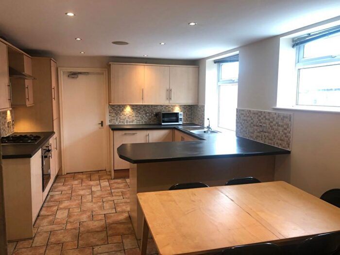 5 Bedroom Maisonette To Rent In Chillingham Road, Heaton, NE6