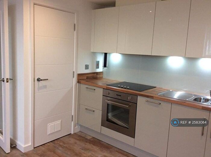2 Bedroom Flat To Rent In Jansel Square, Aylesbury, HP21