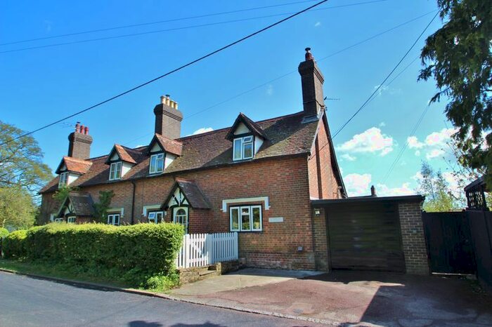 3 Bedroom Cottage For Sale In Cottenden Road, Stonegate, Wadhurst, TN5