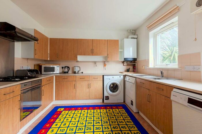 3 Bedroom Maisonette To Rent In Bemerton Street, Islington, London, N1