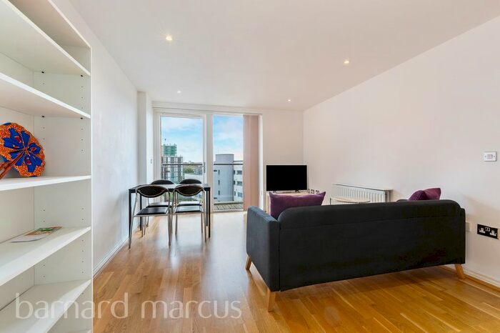 1 Bedroom Flat To Rent In Battersea Park Road, London, SW8