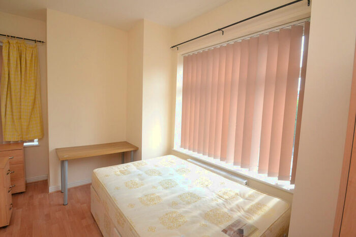 6 Bedroom Terraced House To Rent In Upper Kent Road, Victoria Park, Manchester, M14