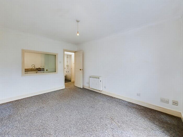 1 Bedroom Flat For Sale In Great Heathmead, Haywards Heath, RH16