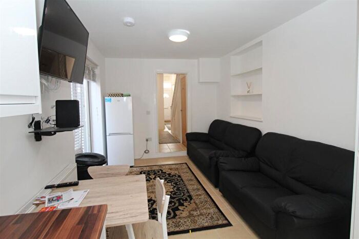 4 Bedroom House To Rent In Copper Street, Cardiff, CF24