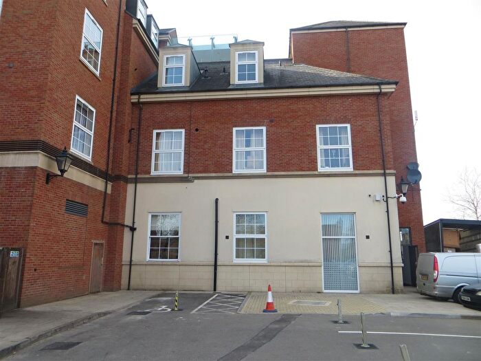 1 Bedroom Flat To Rent In Main Street, Dickens Heath, Solihull, B90