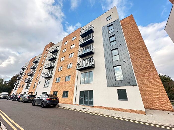 1 Bedroom Flat To Rent In Hawthorn Apartments, Gorse Road, Luton, Bedfordshire, LU1