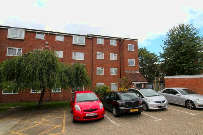 2 Bedroom Flat To Rent In Makepeace Road, Northolt, Middlesex, UB5
