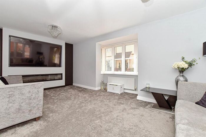4 Bedroom Detached House For Sale In Abingdon Close, Laindon, Basildon, Essex, SS15