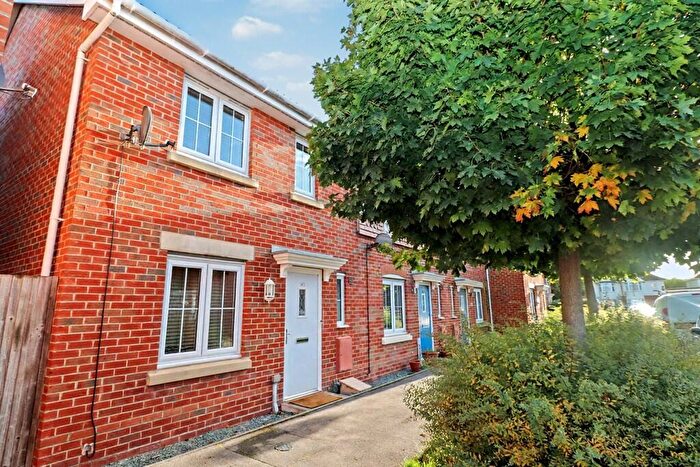 3 Bedroom Terraced House To Rent In Argosy Crescent, SO50