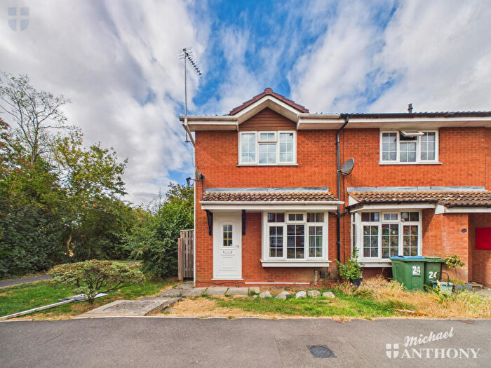 2 Bedroom End Of Terrace House For Sale In Edward Close, Aylesbury, HP21