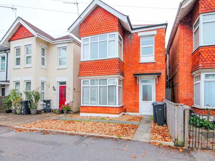 2 Bedroom Flat To Rent In Paisley Road, Southbourne, Bournemouth, BH6