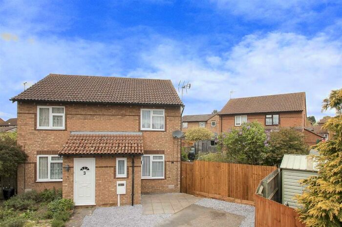 2 Bedroom Semi-Detached House To Rent In Hexham Gardens, Bletchley, MK3