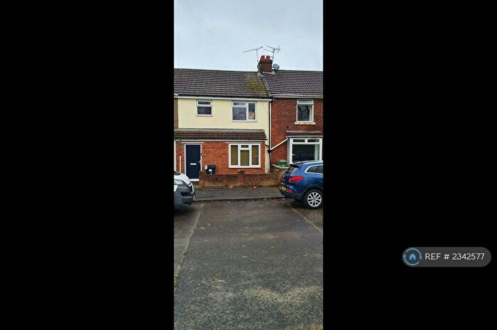 3 Bedroom Terraced House To Rent In Harcourt Road, Swindon, SN2