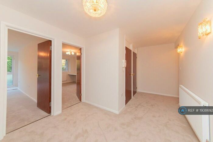 2 Bedroom Flat To Rent In Aran Drive, Stanmore, HA7