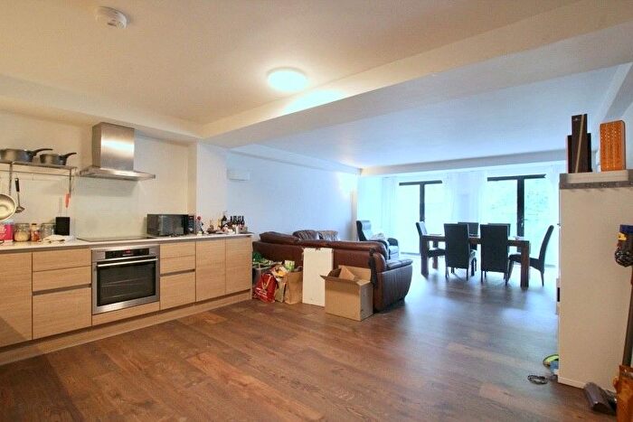 2 Bedroom Flat To Rent In Upper Richmond Road, London, SW15