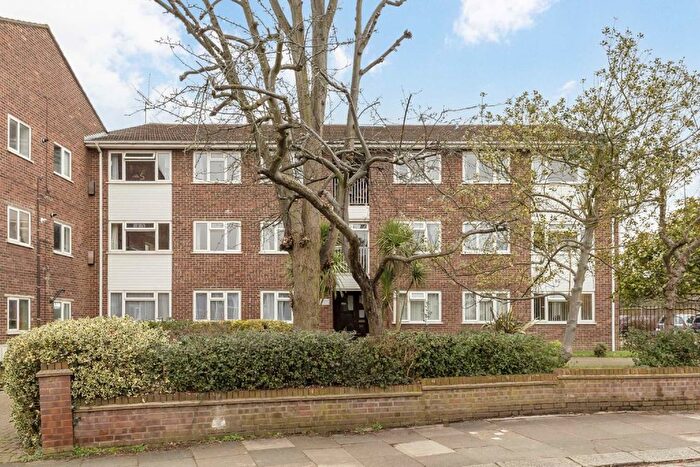 2 Bedroom Flat To Rent In Manor Court Road, London, W7
