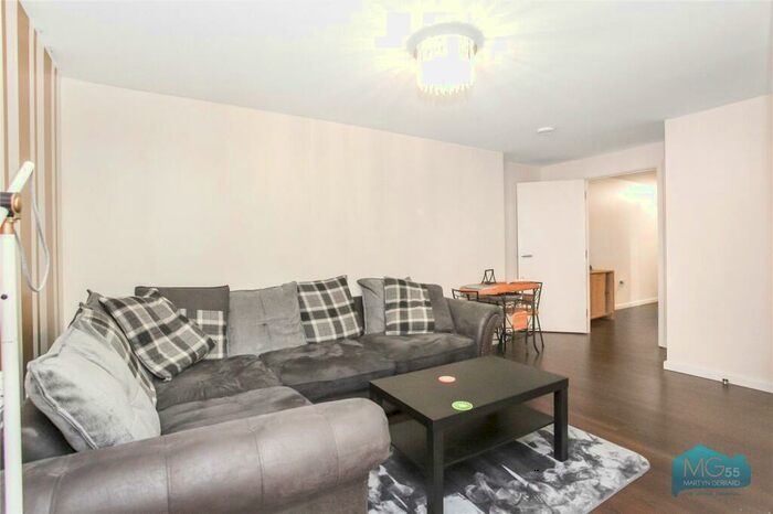 2 Bedroom Apartment To Rent In Holdsworth Lodge, Lankaster Gardens, East Finchley, London, N2