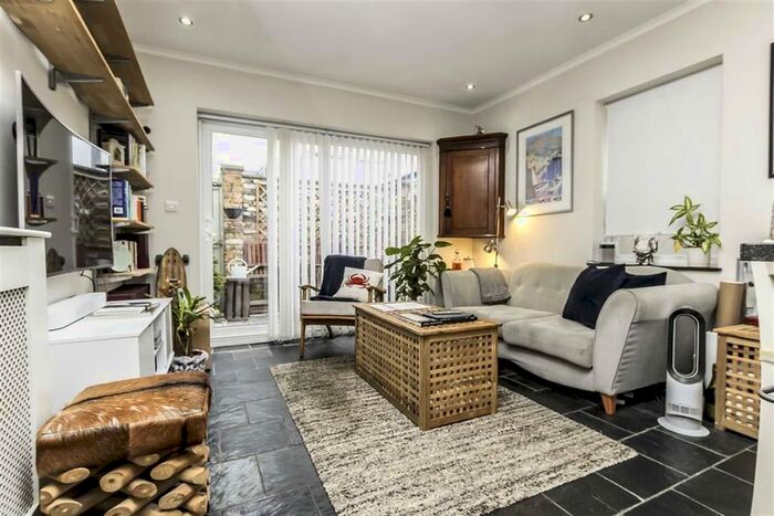 1 Bedroom Flat To Rent In High Street, Teddington, TW11