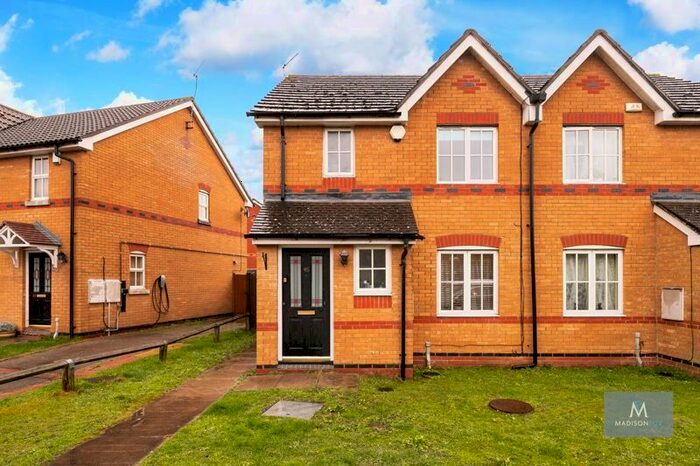 3 Bedroom Semi-Detached House To Rent In Karina Close, Chigwell IG7