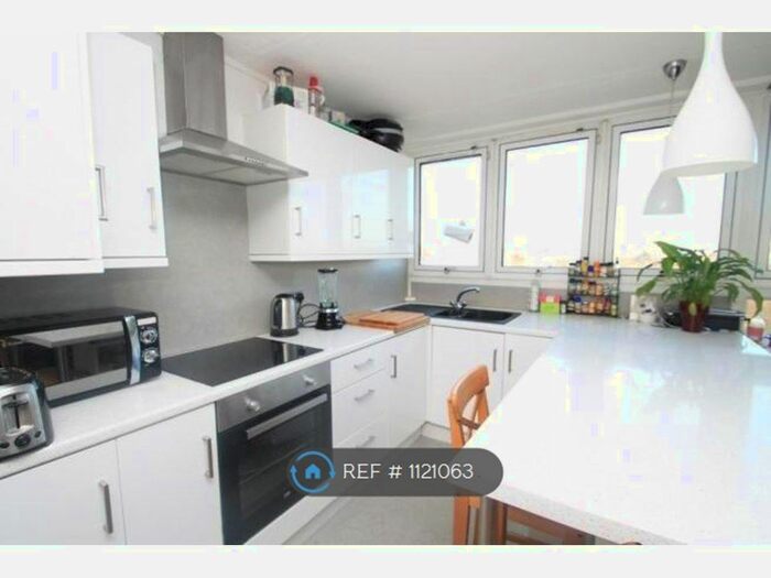 4 Bedroom Flat To Rent In Francis Chichester Way, London, SW11