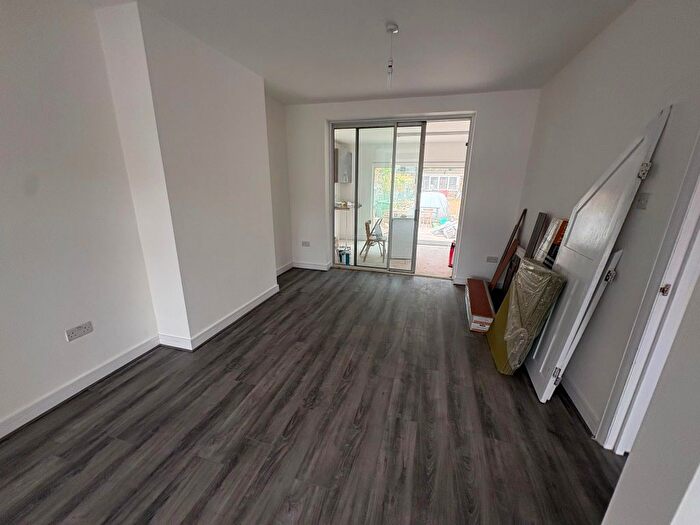 3 Bedroom Semi-Detached House To Rent In Park Avenue, Southall, UB1