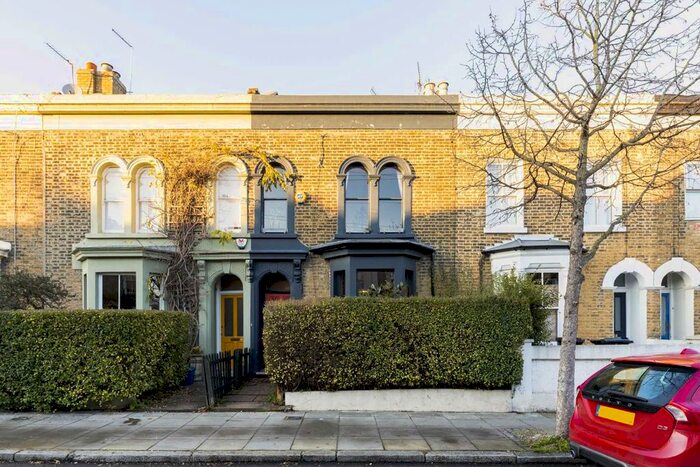 3 Bedroom Property To Rent In Dunlace Road, London E5