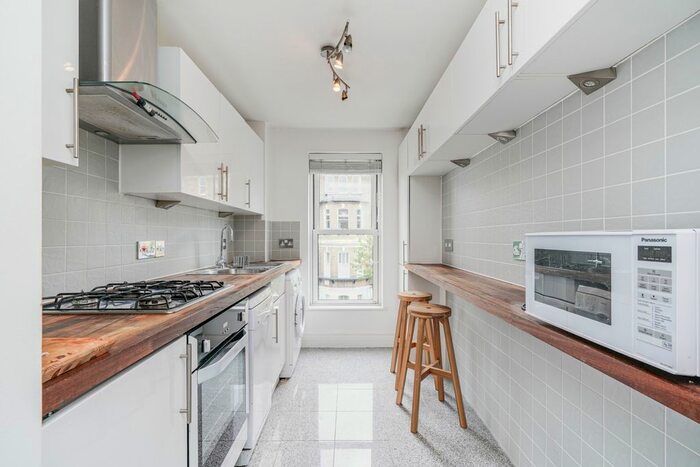 2 Bedroom Flat To Rent In Grove Road, Surbiton KT6