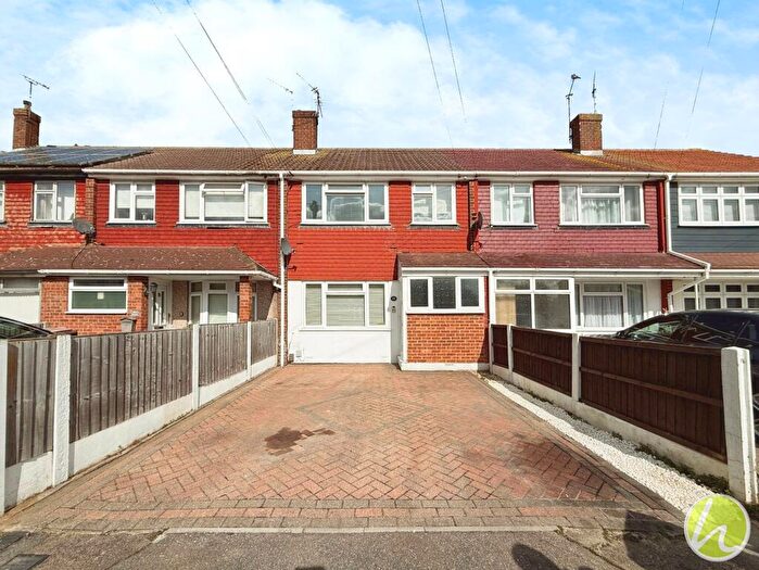 4 Bedroom Terraced House To Rent In Havis Road, Stanford-Le-Hope, SS17