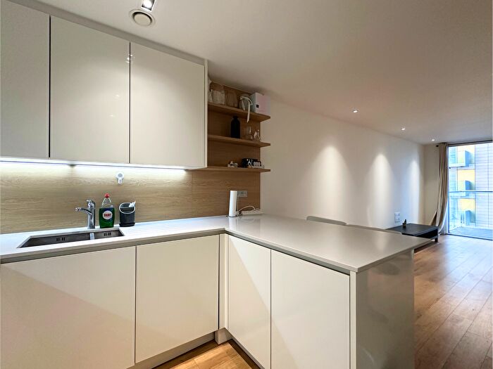 2 Bedroom Flat To Rent In City View Apartments, Manor House, N4