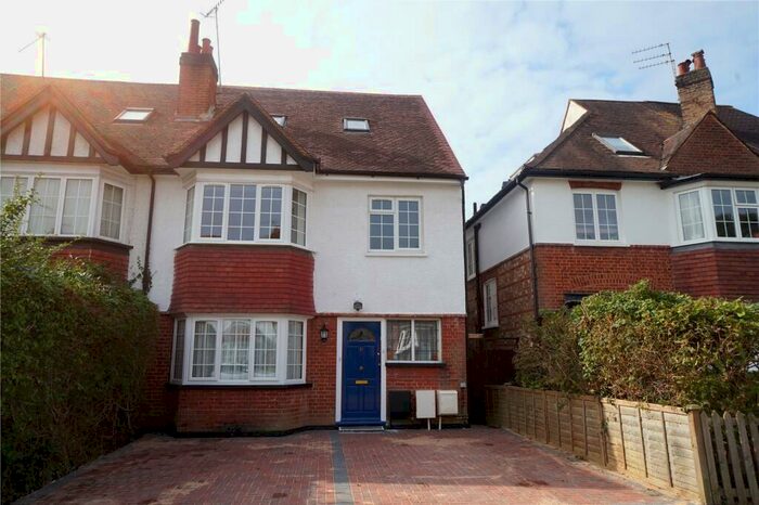 3 Bedroom Maisonette To Rent In Meadow Road, Pinner, Middlesex, HA5