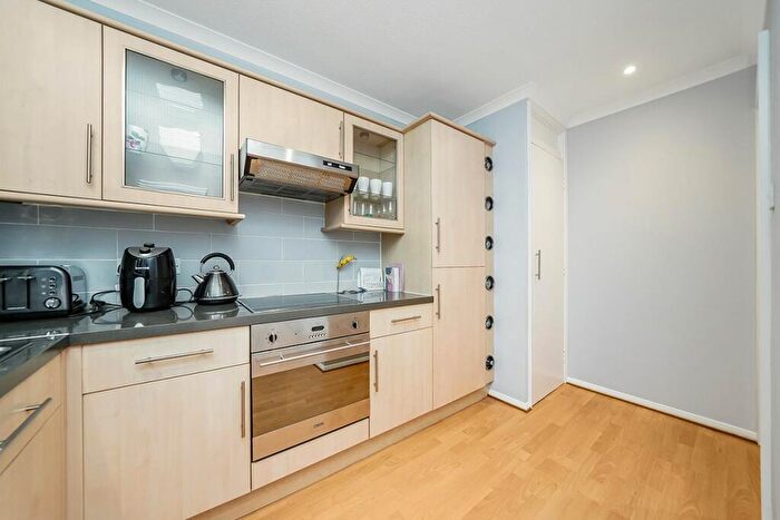 1 Bedroom Flat To Rent In Orchid Close, Abridge, RM4