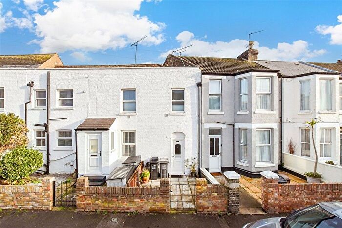 2 Bedroom Maisonette For Sale In Princes Crescent, Margate, Kent, CT9