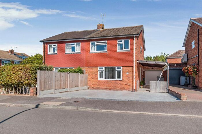 3 Bedroom Semi Detached House For Sale In Hanover Road, Coxheath, Maidstone, ME17