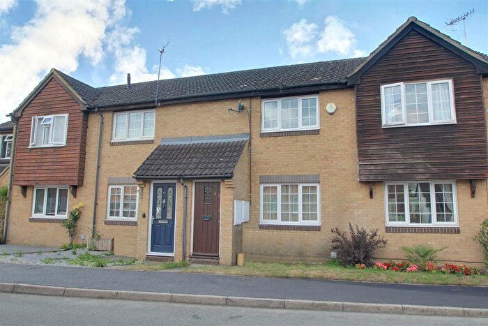 2 Bedroom Property For Sale In Roman Gardens, Kings Langley, WD4