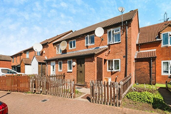 3 Bedroom Terraced House For Sale In Andrewes Gardens, Beckton, London, E6