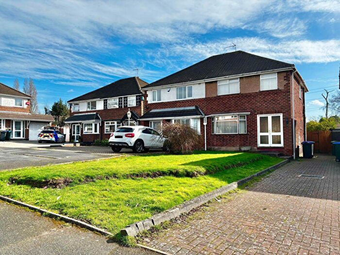 3 Bedroom Semi Detached House For Sale In Highland Road, Great Barr, Birmingham, B43