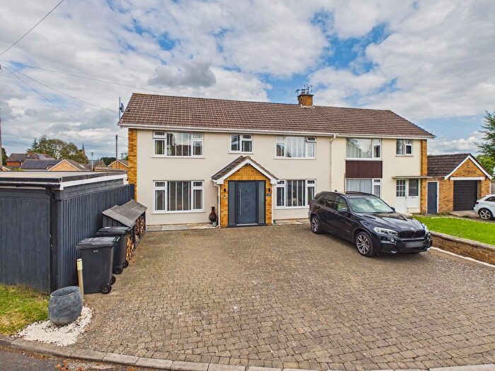 4 Bedroom Semi-Detached House For Sale In Heathfield Close, Bridgwater, TA6