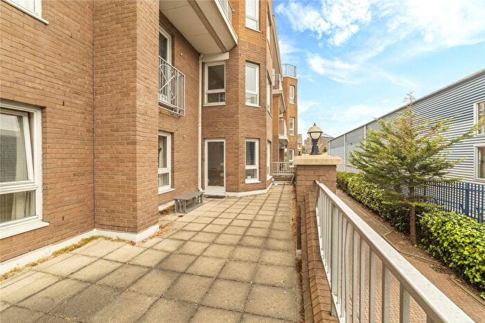 2 Bedroom Flat To Rent In Hera Court, Homer Drive, E14