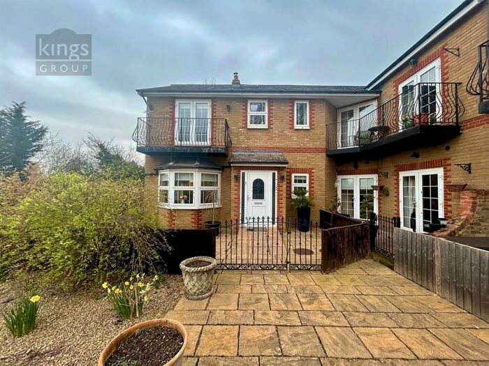 2 Bedroom House For Sale In Common Road, Waltham Abbey, EN9