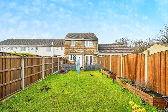 3 Bedroom Terraced House For Sale In Westwinn View, Leeds, LS14