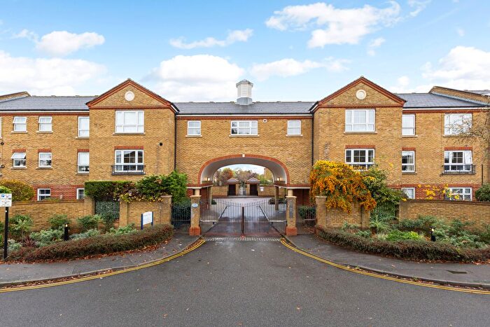 4 Bedroom Terraced House For Sale In Malthouse Drive, London, W4