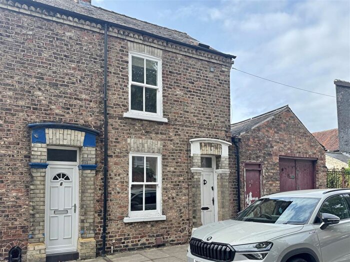 2 Bedroom End Of Terrace House To Rent In Cromwell Road, York, YO1