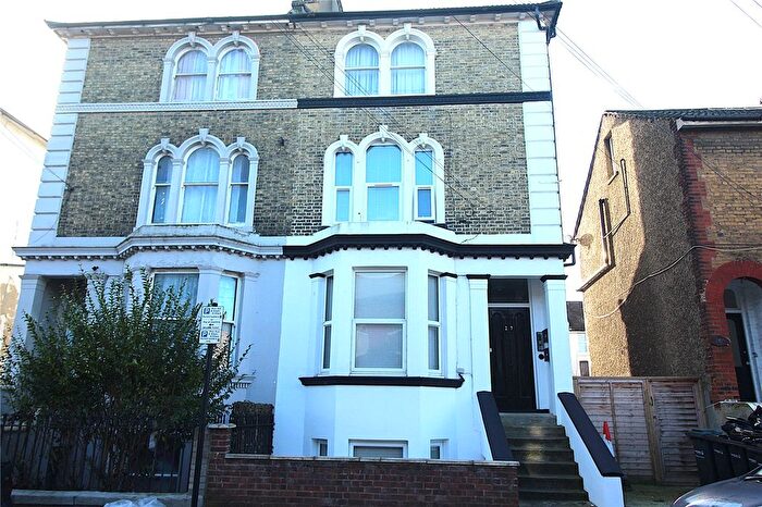 3 Bedroom Flat To Rent In Cobham Street, Gravesend, Kent, DA11