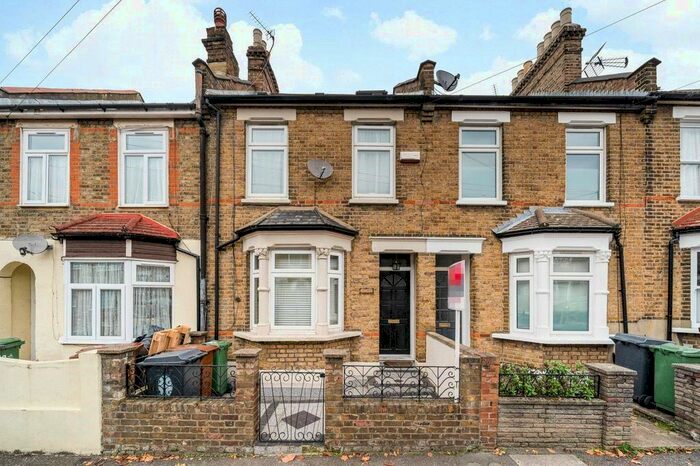 3 Bedroom Detached House To Rent In Worcester Road, Walthamstow, London, E17
